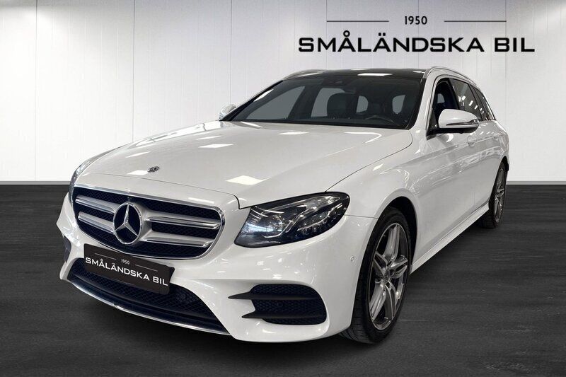 Vit Begagnad 2017 Mercedes E220 AMG line Kombi | 289 000 kr (Marknadspris) - Bild 1/4