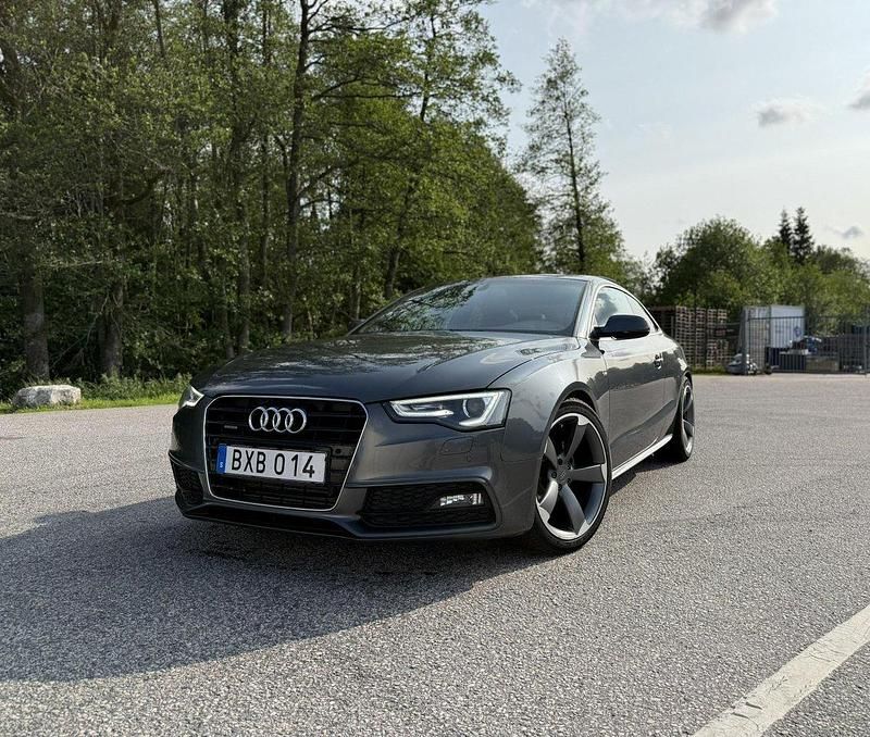 Grå Begagnad 2013 Audi A5 S-Line Sportkupé | 160 000 kr (Marknadspris) - Bild 1/4