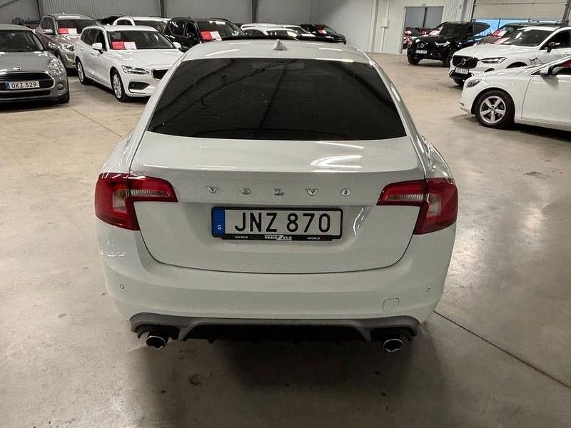 Begagnad Volvo S60 R-Design 150 HK (110 kW) 2014 Vit Sedan