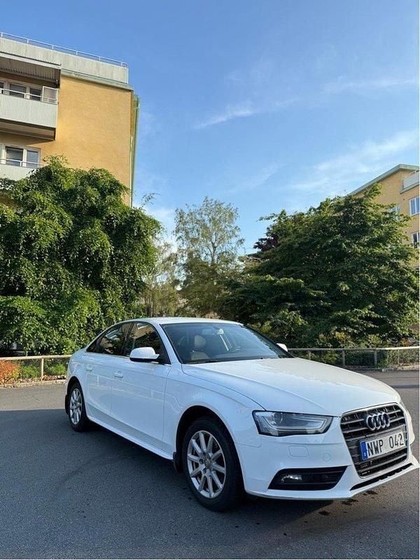 Vit Begagnad 2013 Audi A4 Comfort Sedan | 95 000 kr (Marknadspris) - Bild 1/4