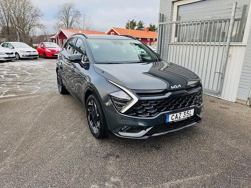 Grå Begagnad 2022 Kia Sportage GT-Line SUV | 299 900 kr (Marknadspris) - Bild 1/4