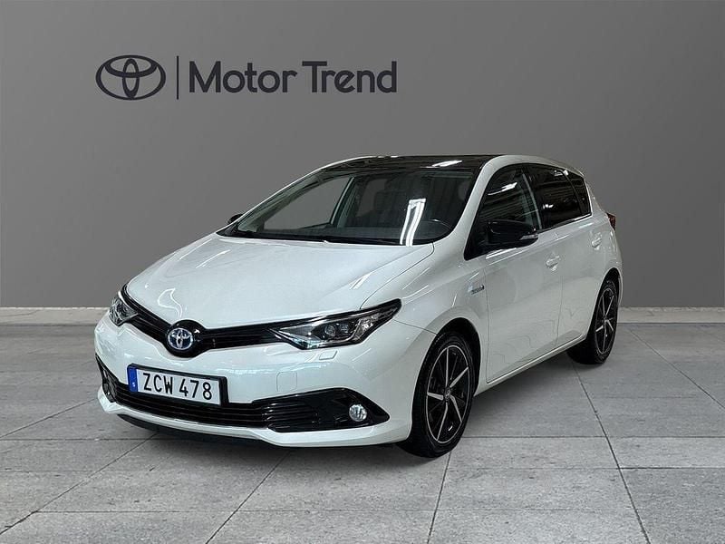 Vit Begagnad 2017 Toyota Auris Hybrid Halvkombi | 155 000 kr (Marknadspris) - Bild 1/4