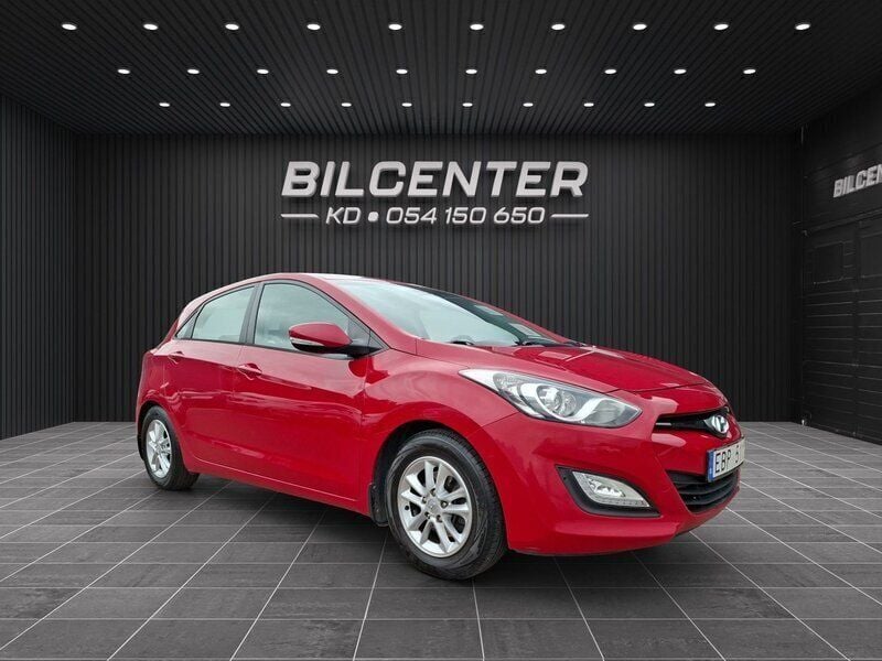 Röd Begagnad 2013 Hyundai i30 Halvkombi | 99 900 kr (Lite dyr) - Bild 1/4