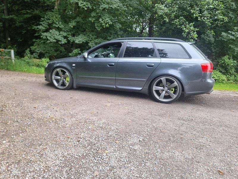 Grå Begagnad 2006 Audi S4 Kombi | 130 000 kr - Bild 1/4