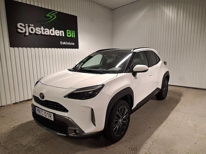 Vit Begagnad 2023 Toyota Yaris Cross SUV | 324 900 kr (Marknadspris) - Bild 1/4