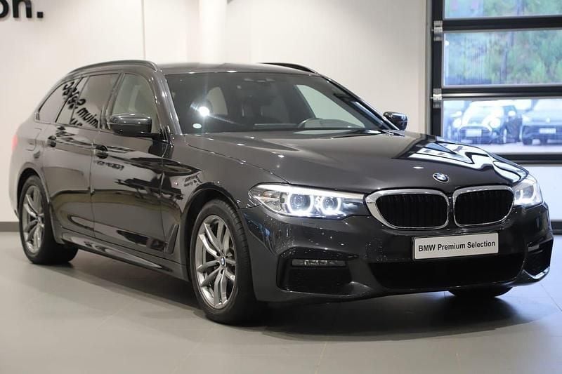 Grå Begagnad 2020 BMW 520 Shadowline Kombi | 309 000 kr (Marknadspris) - Bild 1/3