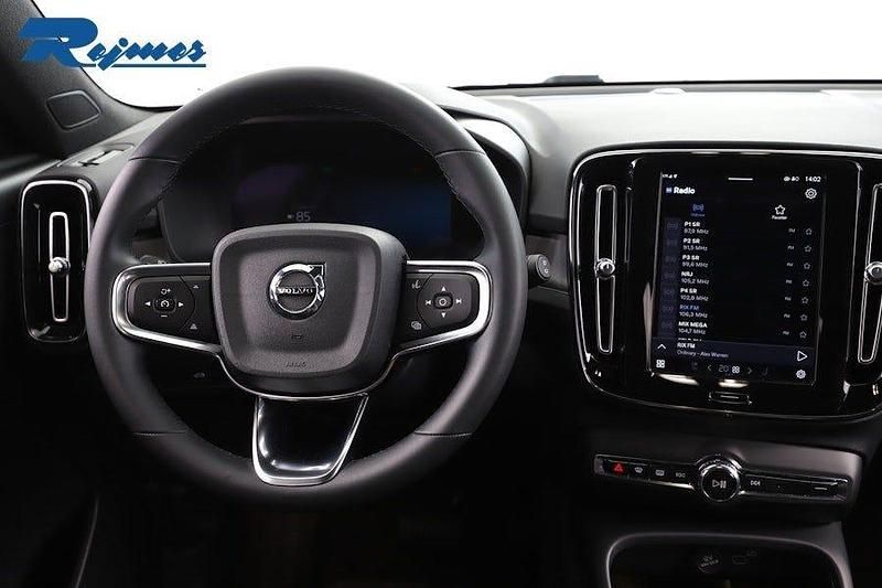 Begagnad Volvo EX40 Plus 188 kW (256 HK) 2024 Sand dune metallic SUV