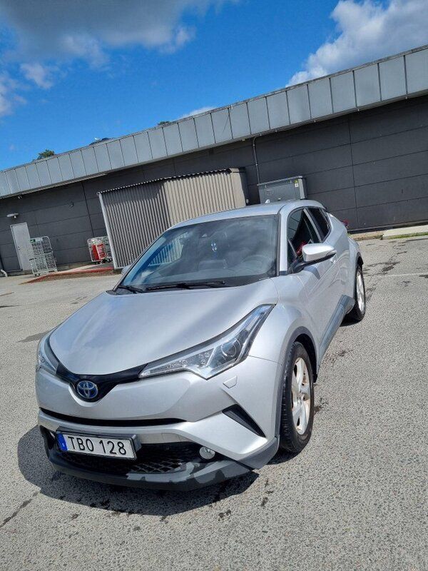 Silver Begagnad 2017 Toyota C-HR Active SUV | 180 000 kr (Marknadspris) - Bild 1/4