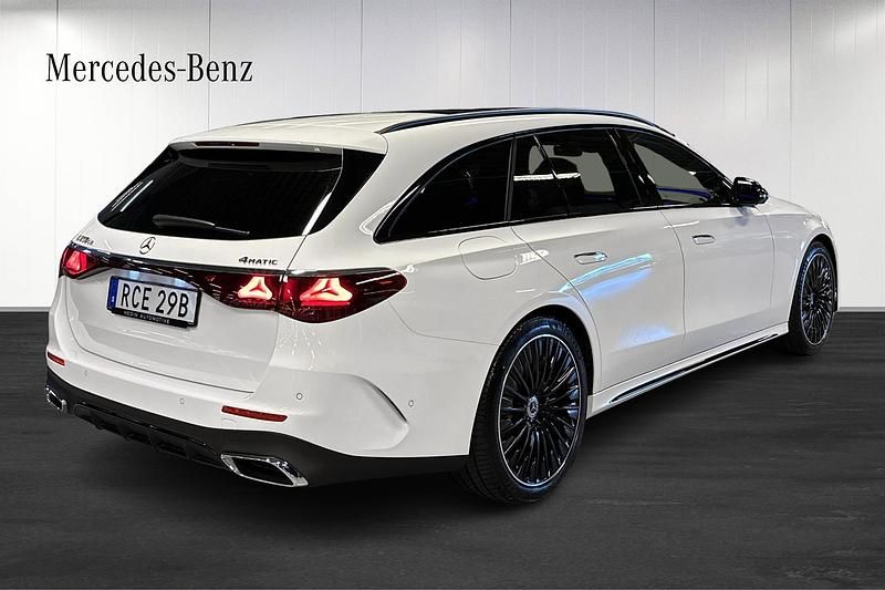Begagnad Mercedes E300 AMG line 313 HK (230 kW) 2025 Vit Kombi