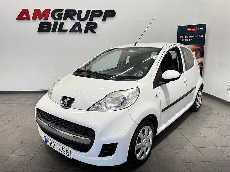 Vit Begagnad 2011 Peugeot 107 Halvkombi | 29 900 kr (Marknadspris) - Bild 1/4