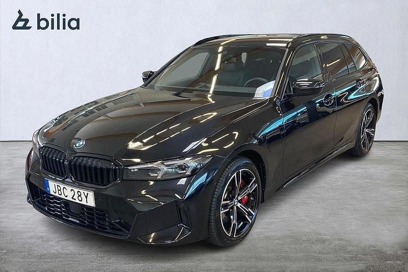 Svart Begagnad 2024 BMW 330e M Sport Kombi | 549 000 kr (Lite dyr) - Bild 1/4