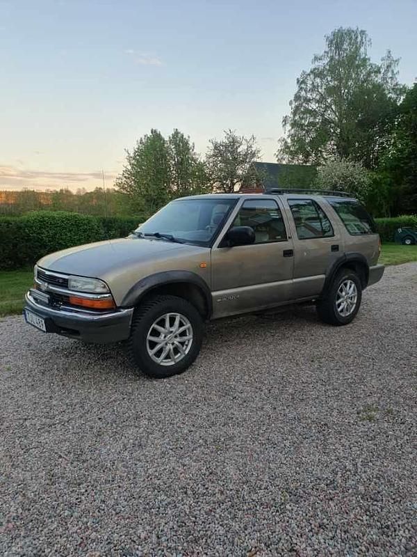 Grå Begagnad 2001 Chevrolet Blazer SUV | 34 000 kr - Bild 1/2