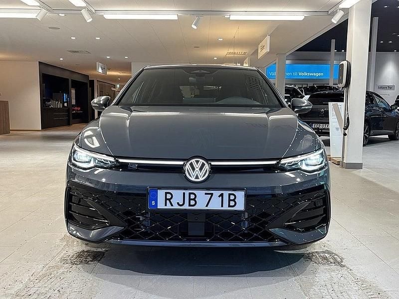 Ny VW Golf VIII R-line Edition 204 HK (150 kW) 2025 Kombi