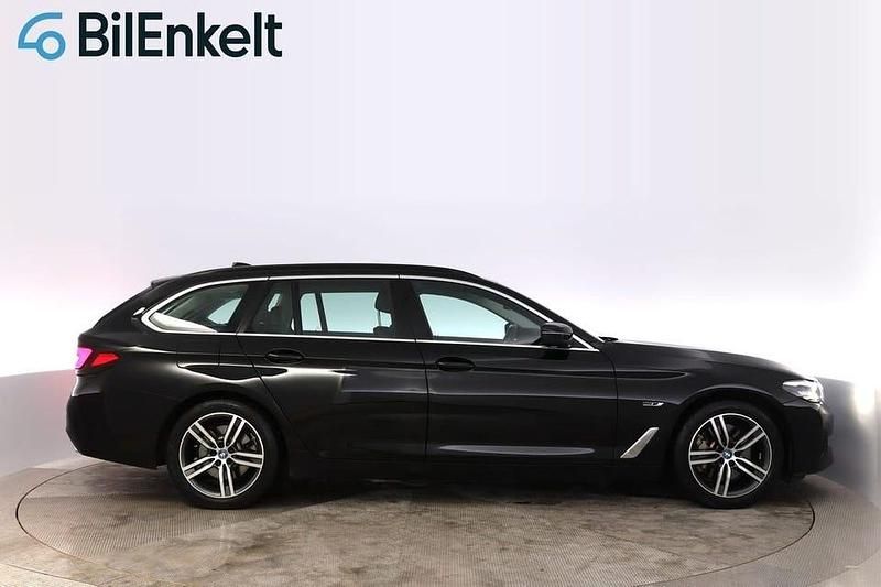 Begagnad BMW 530 295 HK (216 kW) 2022 Svart Kombi
