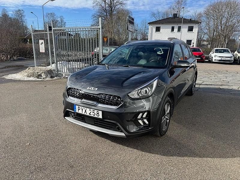 Begagnad Kia Niro Advance 105 HK (77 kW) 2022 Grå SUV