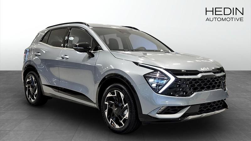 Grå Ny 2025 Kia Sportage GT-Line SUV | 469 900 kr (Marknadspris) - Bild 1/4