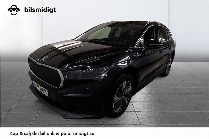 Svart Begagnad 2022 Skoda Enyaq iV Comfort SUV | 338 900 kr (Marknadspris) - Bild 1/3