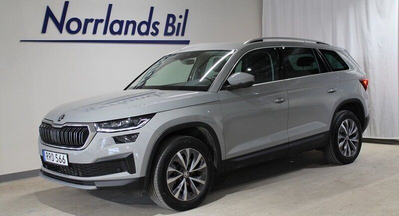 Grå (steel grey) Begagnad 2023 Skoda Kodiaq Style SUV | 399 900 kr (Marknadspris) - Bild 1/4