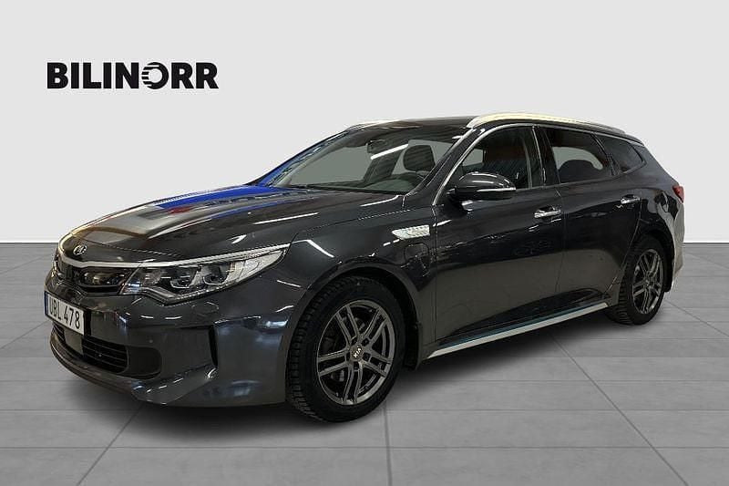 Grå Begagnad 2018 Kia Optima Hybrid Sport Sedan | 169 000 kr (Marknadspris) - Bild 1/4