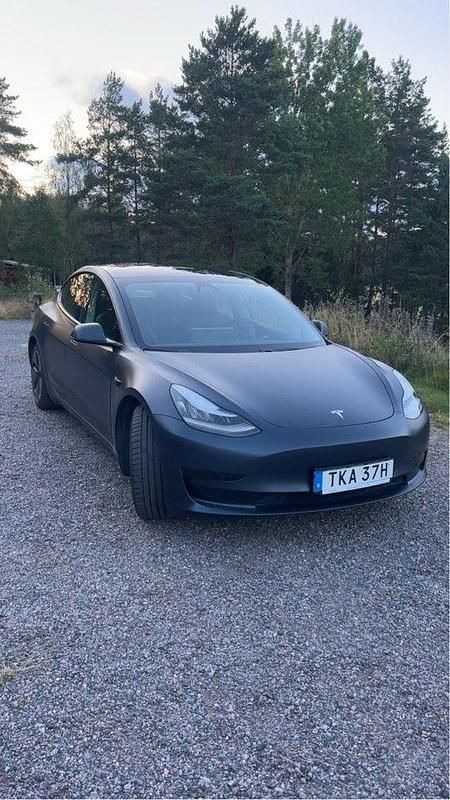 Begagnad 2020 Tesla Model 3 Standard Range Plus Sedan | 259 000 kr (Marknadspris) - Bild 1/1