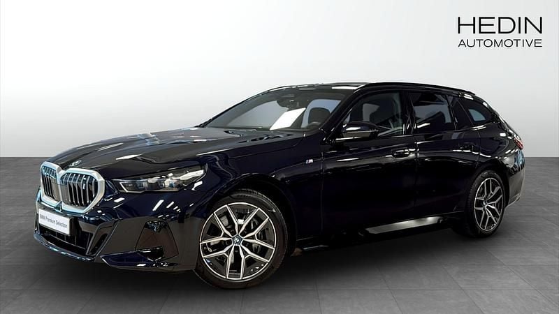 Svart Begagnad 2024 BMW i5 Shadowline Sedan | 698 700 kr - Bild 1/4