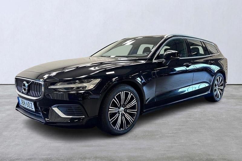 Svart Begagnad 2022 Volvo V60 Kombi | 299 000 kr (Superpris) - Bild 1/4