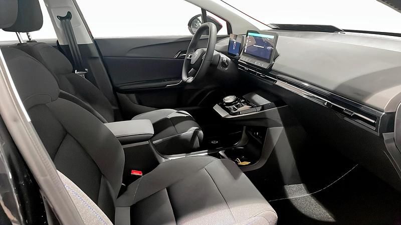 Begagnad MG MG4 EV 150 kW (204 HK) 2024 Svart Halvkombi