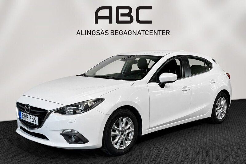 Vit Begagnad 2015 Mazda 3 Core Halvkombi | 109 900 kr (Marknadspris) - Bild 1/4
