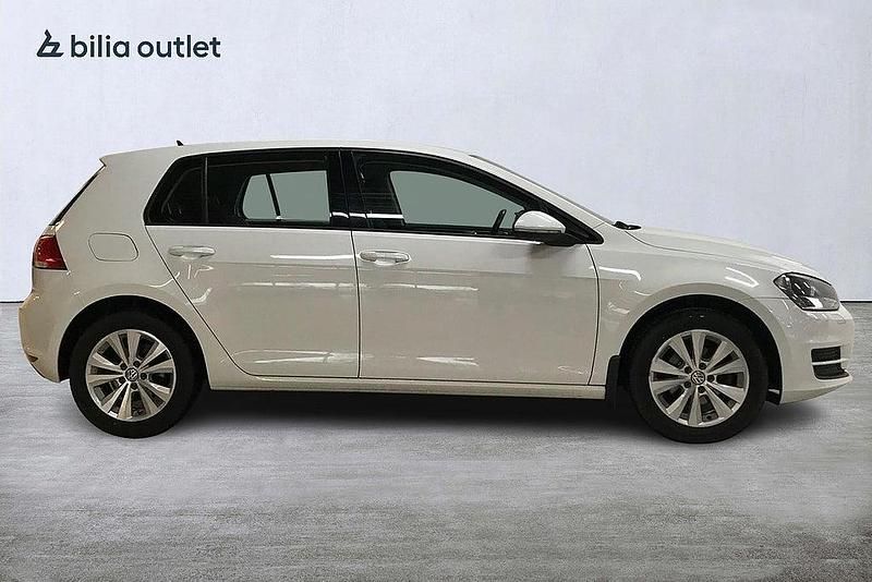 Begagnad VW Golf VII 110 HK (80 kW) 2017 Vit Halvkombi