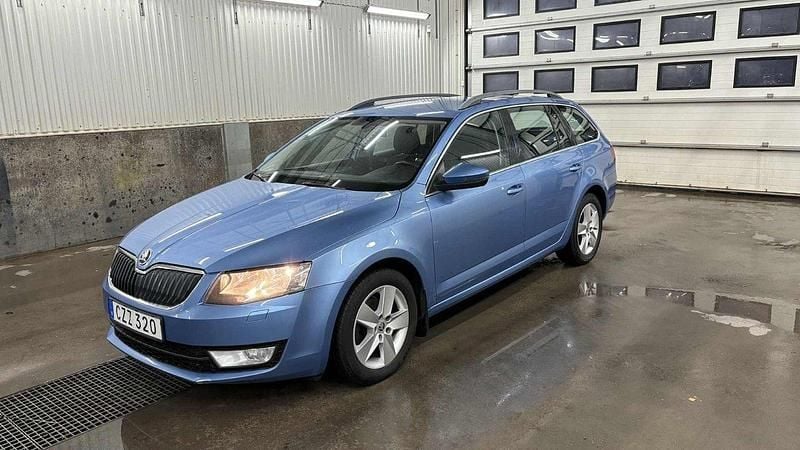 Blå Begagnad 2015 Skoda Octavia Ambition Kombi | 59 000 kr (Bra pris) - Bild 1/4