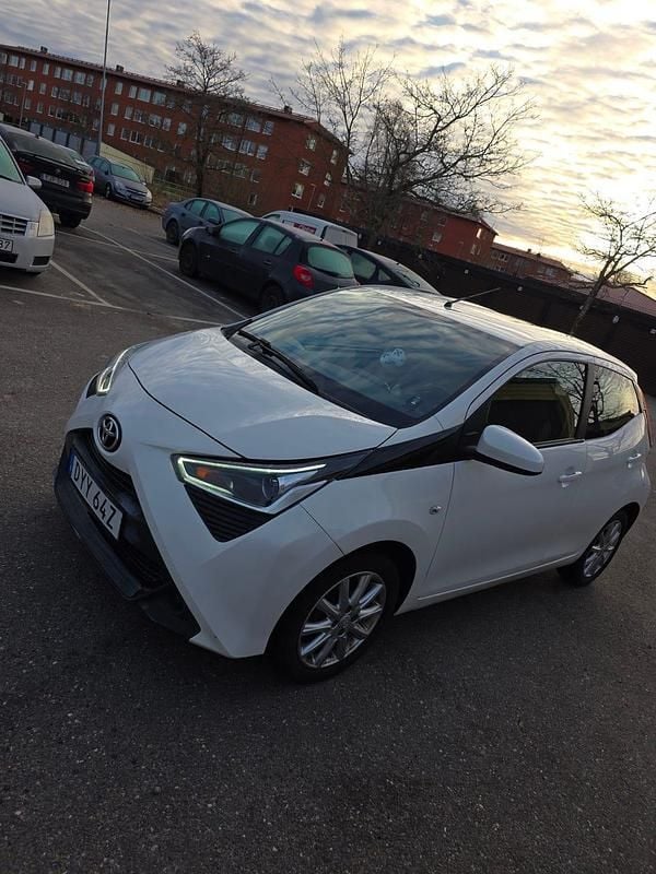Begagnad 2021 Toyota Aygo Halvkombi | 88 000 kr (Bra pris) - Bild 1/4