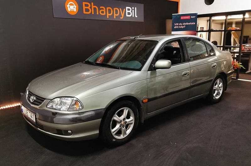 Grön Begagnad 2002 Toyota Avensis Sedan | 25 900 kr (Marknadspris) - Bild 1/4