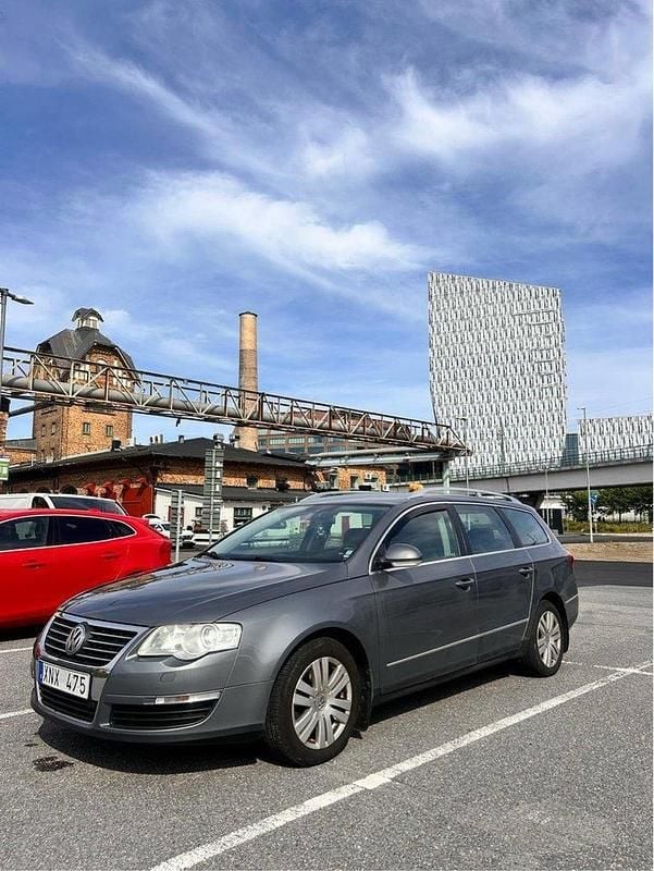 Grå Begagnad 2006 VW Passat Highline Kombi | 46 995 kr (Marknadspris) - Bild 1/4