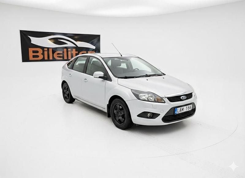 Grå Begagnad 2010 Ford Focus Platinum Halvkombi | 32 900 kr (Bra pris) - Bild 1/4