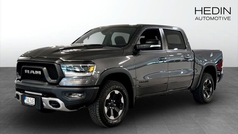Mörkgrå (grey) Begagnad 2019 RAM 1500 Pickup | 619 000 kr (Dyr) - Bild 1/4