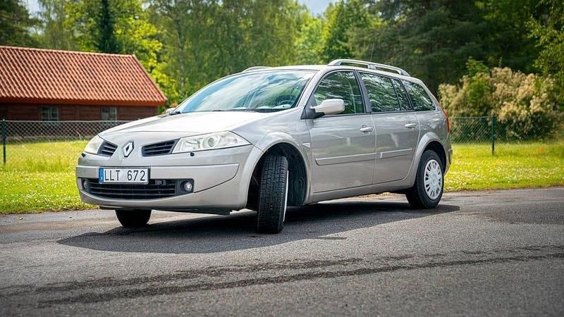 Silver Begagnad 2007 Renault Mégane GrandTour Kombi | 42 000 kr (Marknadspris) - Bild 1/4