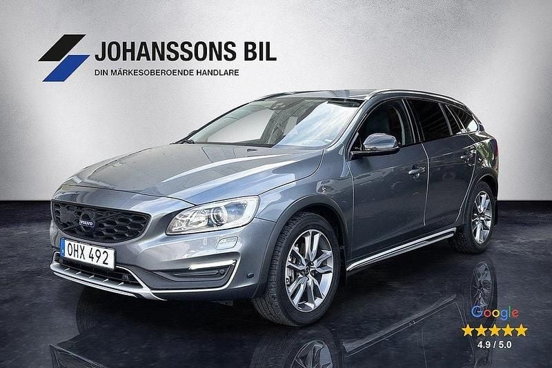 Grå Begagnad 2018 Volvo V60 CC Standard Kombi | 239 900 kr (Marknadspris) - Bild 1/4