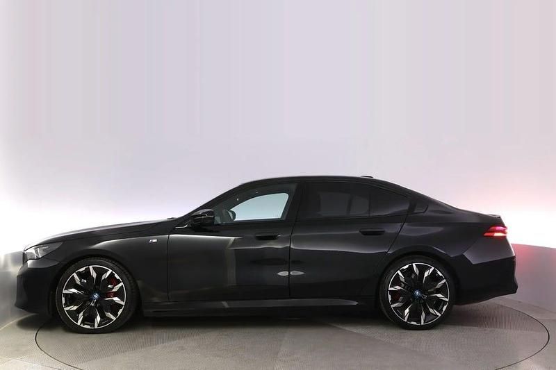 Begagnad 2024 BMW i5 Sedan | 759 000 kr (Marknadspris) - Bild 1/4