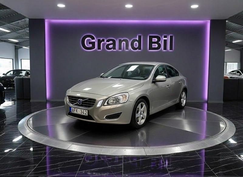 Begagnad Volvo S60 Momentum 180 HK (132 kW) 2012 Brun Sedan