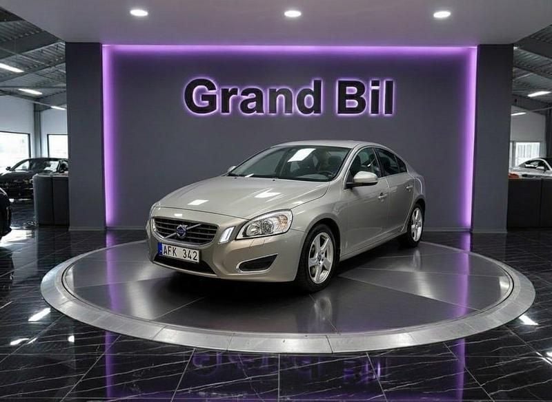Brun Begagnad 2012 Volvo S60 Momentum Sedan | 95 900 kr (Bra pris) - Bild 1/4