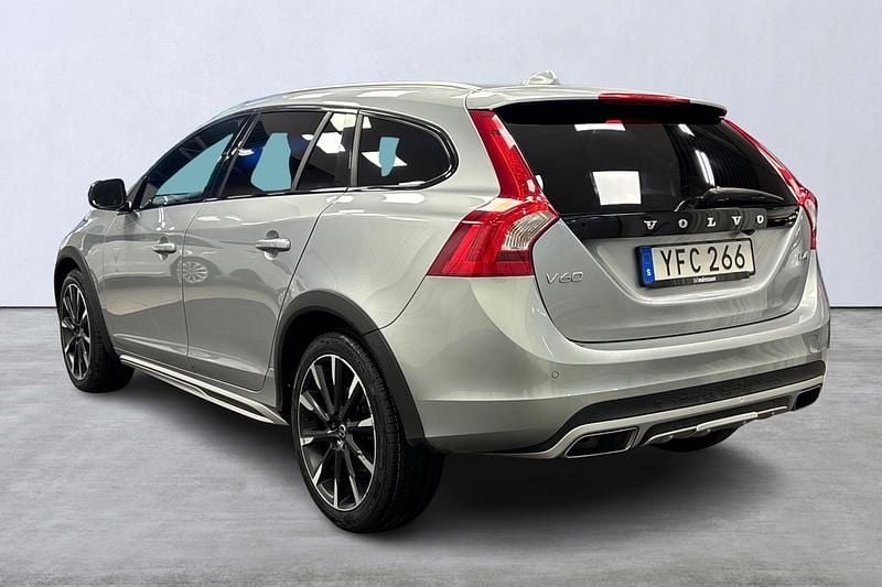 Begagnad Volvo V60 CC Business Edition 190 HK (139 kW) 2016 Silver Kombi