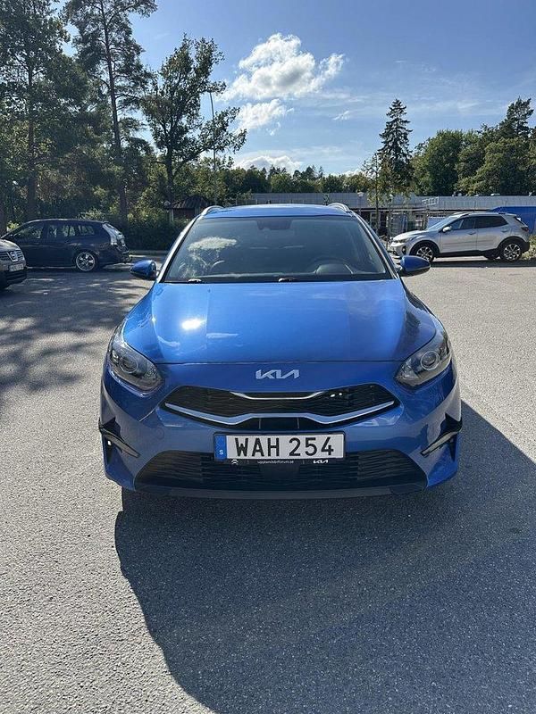 Blå Begagnad 2023 Kia Ceed Sportswagon Advance Kombi | 235 000 kr (Marknadspris) - Bild 1/4
