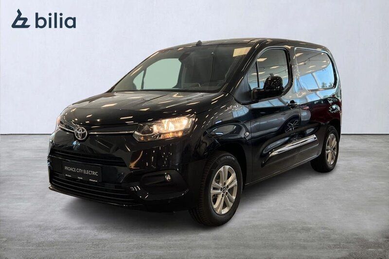 Svart Begagnad 2023 Toyota Proace City Van | 329 000 kr (Bra pris) - Bild 1/3