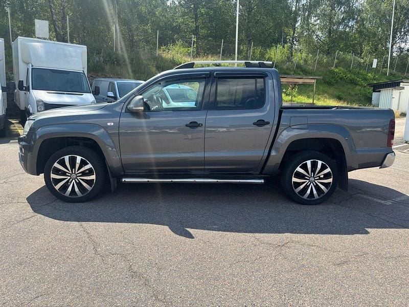 Vit (grå metallic) Begagnad 2017 VW Amarok Highline Pickup | 143 000 kr - Bild 1/4
