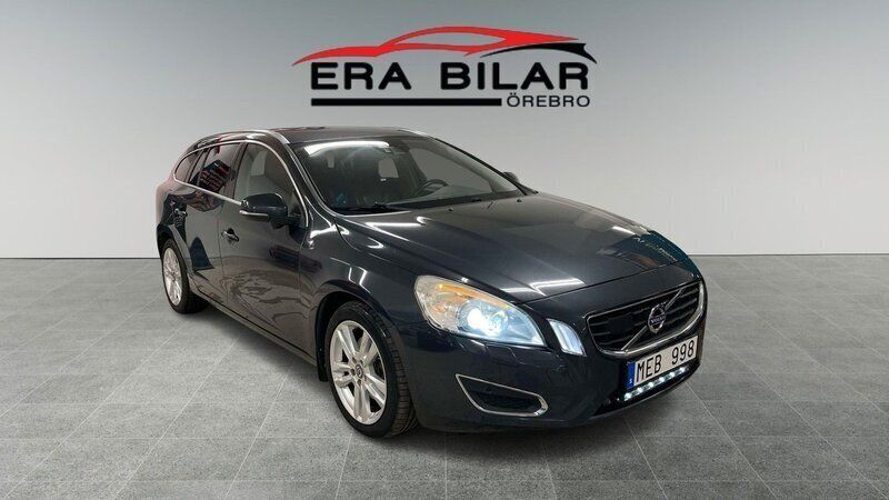 Grå Begagnad 2012 Volvo V60 Summum Kombi | 104 900 kr (Bra pris) - Bild 1/4