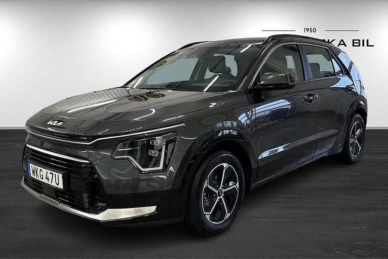 Grå Begagnad 2024 Kia Niro SUV | 329 000 kr (Marknadspris) - Bild 1/4