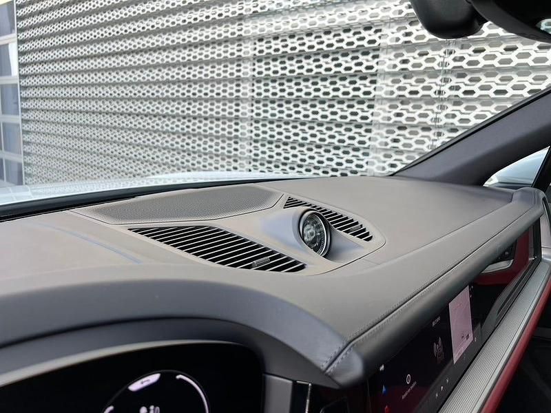 Begagnad Porsche Cayenne S 475 HK (349 kW) 2024 Carrara vit metallic SUV