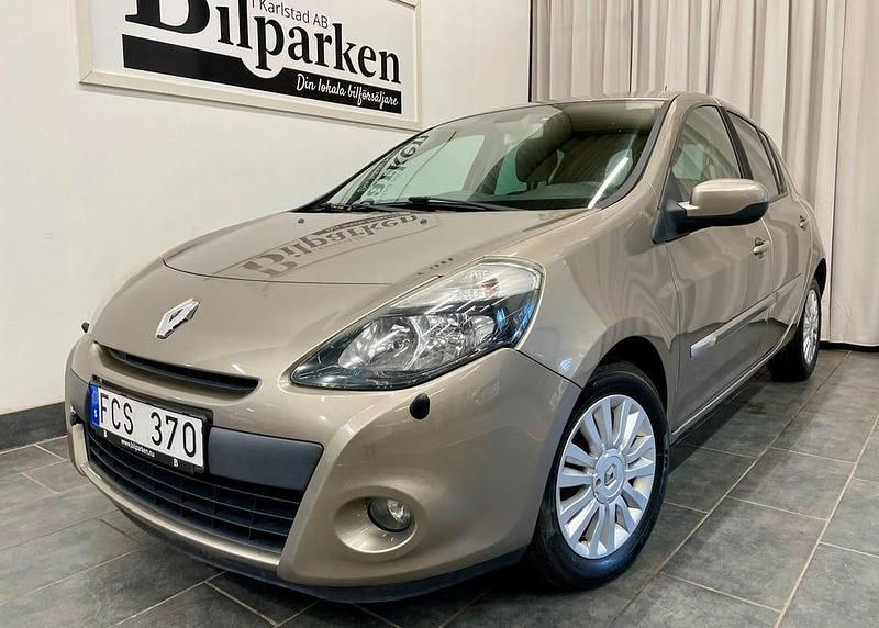 Ljusbrun Begagnad 2010 Renault Clio R.S. Halvkombi | 49 900 kr (Lite dyr) - Bild 1/3