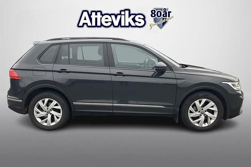 Begagnad VW Tiguan 151 HK (111 kW) 2022 Grå SUV