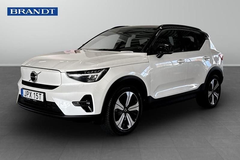 Vit Begagnad 2023 Volvo XC40 Plus SUV | 369 900 kr - Bild 1/4